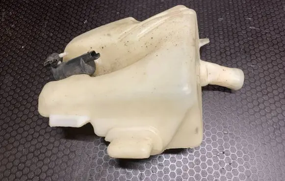 Renault Espace IV Windshield washer fluid reservoir/tank 8200050361