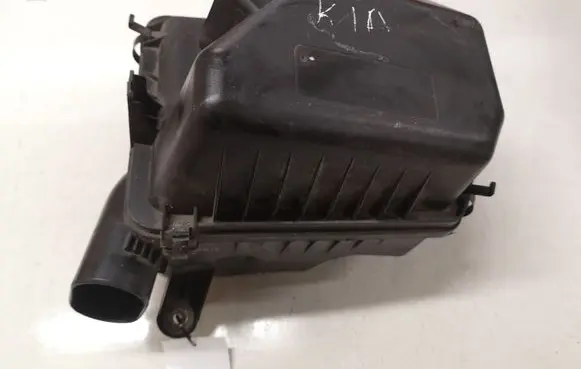 KIA Carens II Air filter box 281101D300