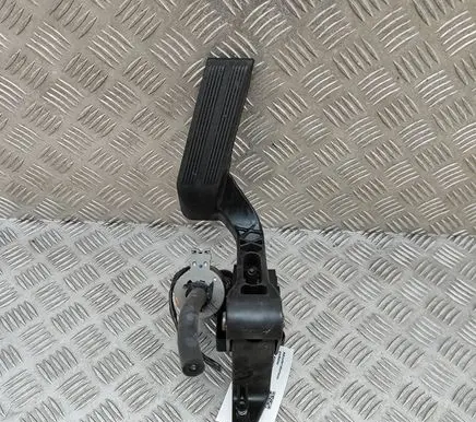 Chrysler Pacifica Accelerator throttle pedal 04683921AK