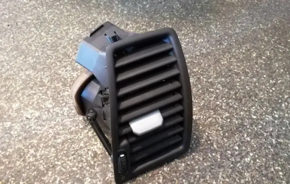 Volvo XC90 Dashboard side air vent grill/cover trim 3409399
