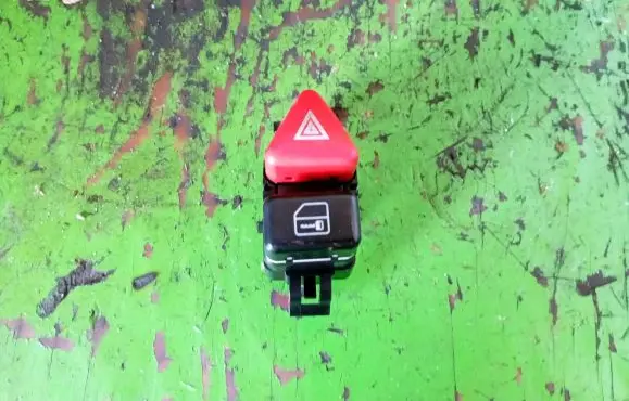 Mercedes-Benz Vaneo W414 Hazard light switch A16882012210