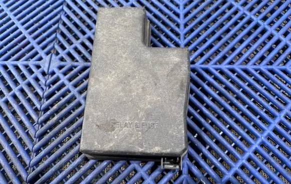 Toyota C-HR I Fuse box cover 8266242601