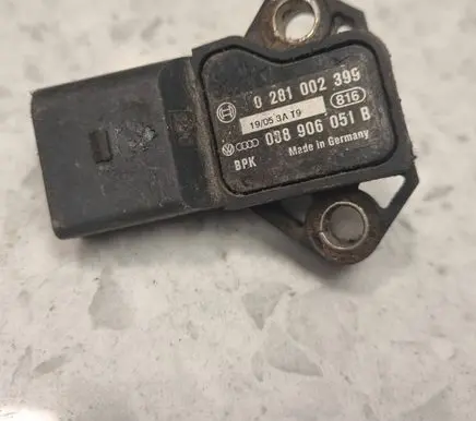 Volkswagen Golf V Air pressure sensor 038906051B 0281002399