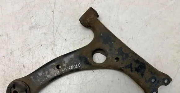 Toyota Prius (XW20) Front lower control arm/wishbone