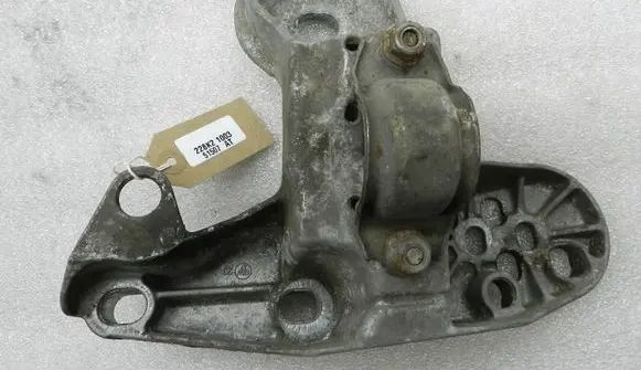 Audi A4 S4 B5 8D Engine mounting bracket 4B0199351B 4B0199351