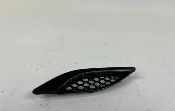 Maserati Ghibli Fender grill 670028905