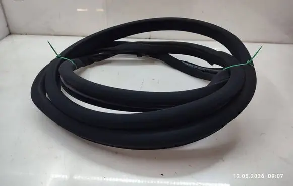 Mercedes-Benz C W204 Front door rubber seal 