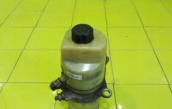 Ford Kuga I Power steering pump 4M5113K514CC