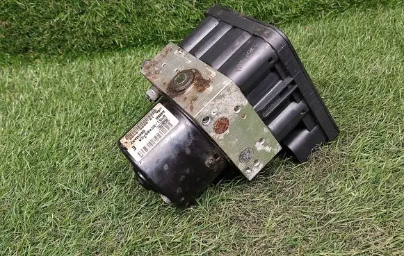 Ford Focus ABS Pump 8M512C405CA
