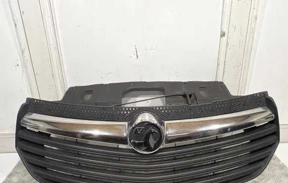 Opel Vivaro Front bumper upper radiator grill 623104066R 22997900 93868859