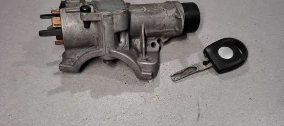 Volkswagen PASSAT B5 Ignition lock 4B0905851A