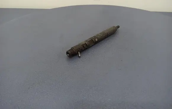 KIA Carnival Fuel injector 338004X500
