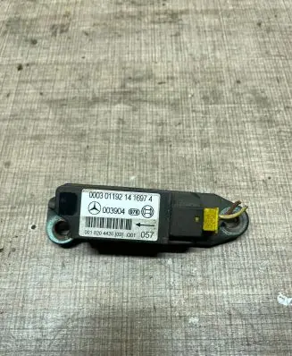 Mercedes-Benz C W203 Airbag deployment crash/impact sensor 0018204426 003904