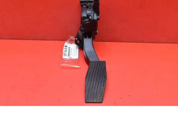 Opel Insignia A Accelerator throttle pedal 13237352DG