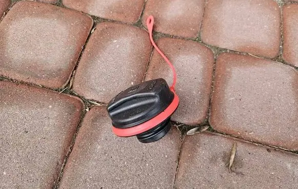 Opel Zafira C Fuel tank filler cap 