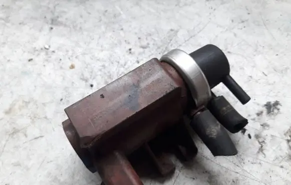 Citroen C4 II Picasso Vacuum valve 9652570180