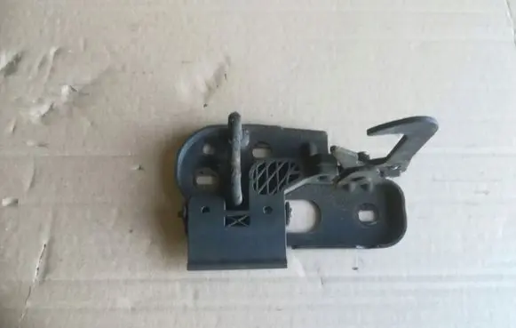 Volkswagen PASSAT B6 Engine bonnet/hood lock/latch loop/hook 3C0823480