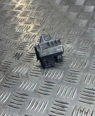 BMW 5 F10 F11 Glow plug pre-heat relay 0281003115 8514120