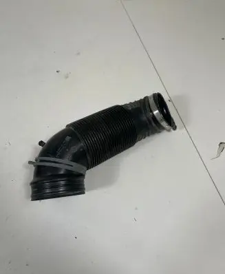 Audi Q3 8U Air intake hose/pipe 5N0129565D