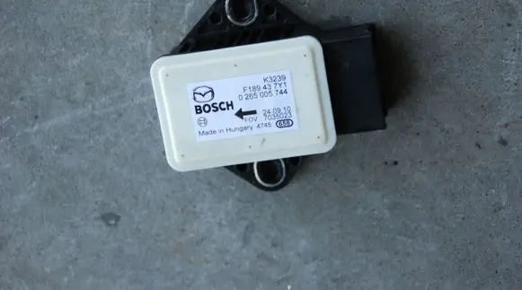 Mazda CX-7 ESP acceleration yaw rate sensor 0265005744