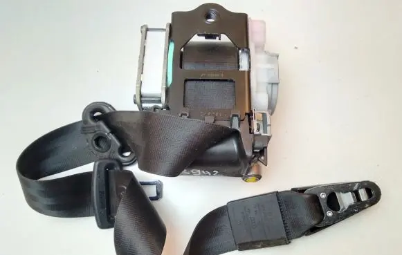 Audi A4 S4 B8 8K Front seatbelt 307161510