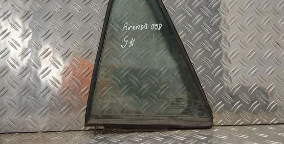 Toyota Avensis T270 Rear vent window glass 43R00048