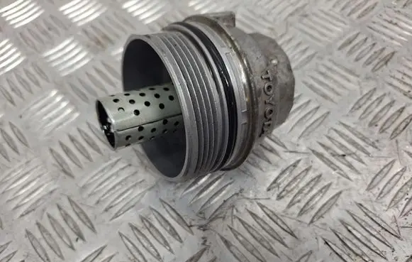 Toyota Avensis T250 Oil filter cover 156200R011