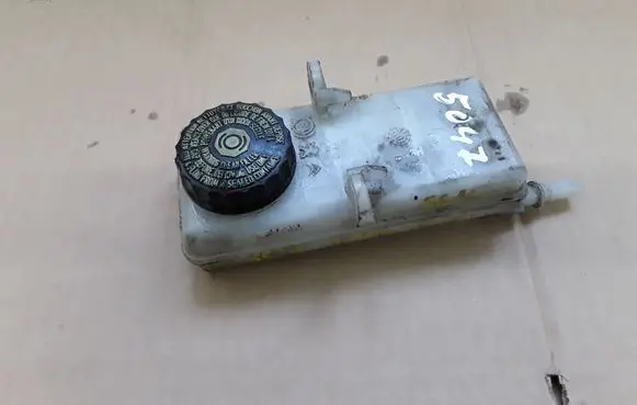 Peugeot 307 Brake fluid reservoir 0204224574
