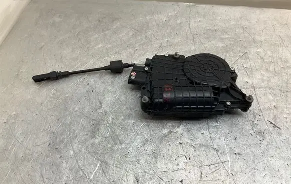 BMW 5 F10 F11 Front door soft close latching motor 4152309800 06L13