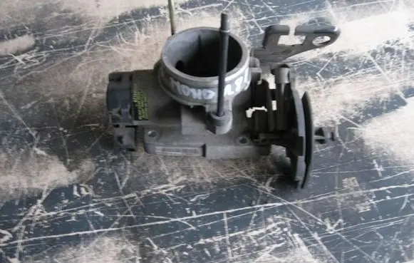 Ford Mondeo MK II Throttle valve 938F98989