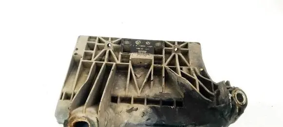 Battery bracket