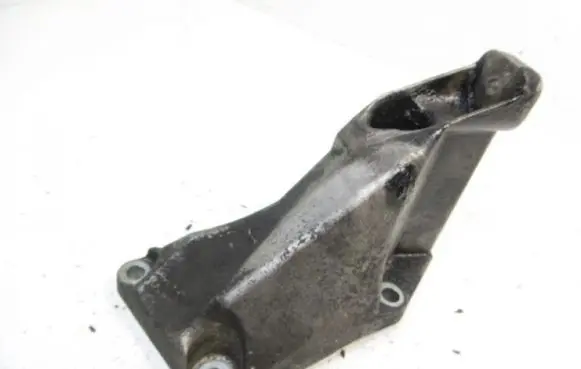Volkswagen PASSAT B5.5 Engine mounting bracket 8D0199307P