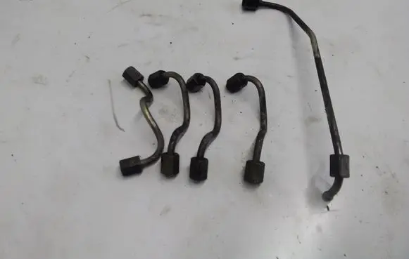 KIA Carens I Fuel injector supply line/pipe 