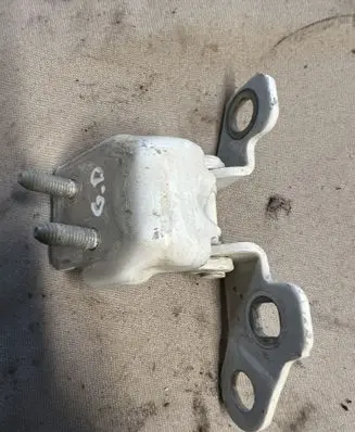 Renault Clio III Rear door upper hinge 