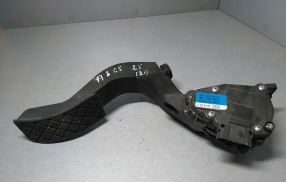 Audi A6 S6 C5 4B Accelerator throttle pedal 8D1723523F