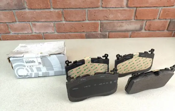 BMW 5 G60 G61 Brake pads (front) 8842390