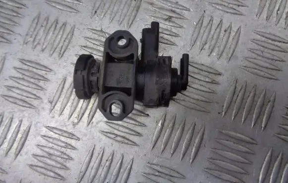 Citroen C5 Vacuum valve 9635704380