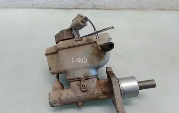 Master brake cylinder