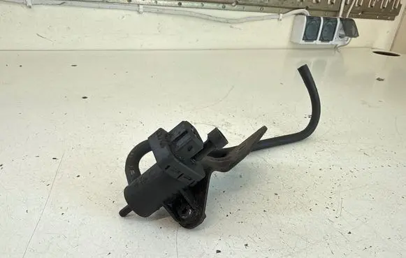 Opel Vivaro Turbo solenoid valve 8200762597
