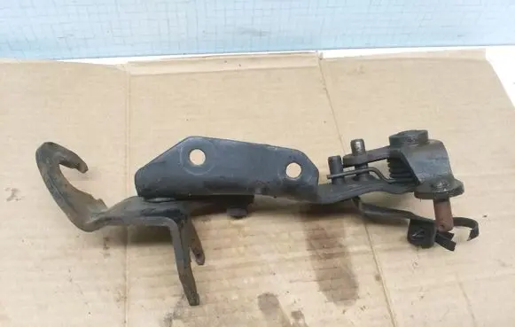 KIA Cerato Gear shift cable bracket 
