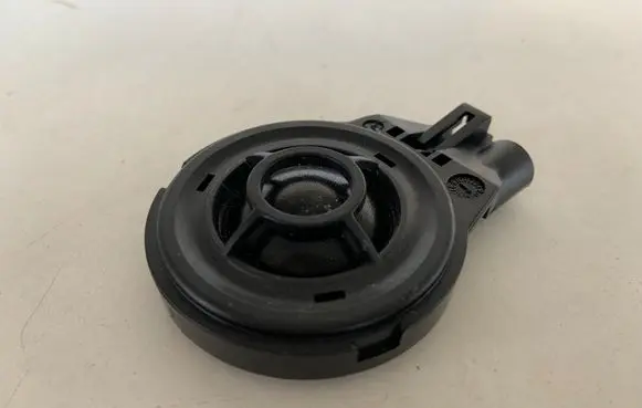 Front door high frequency speaker