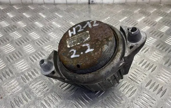 Mercedes-Benz E W212 Engine mount bracket A2122404217Q1