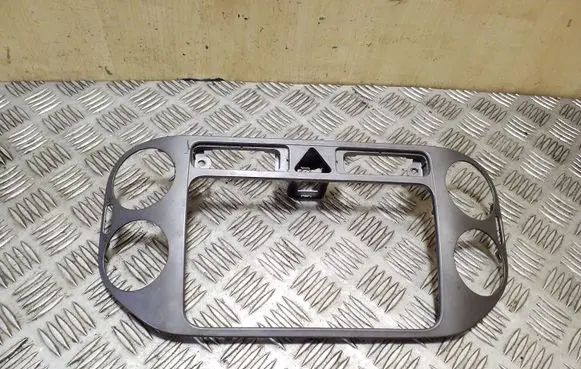 Radio/GPS head unit trim