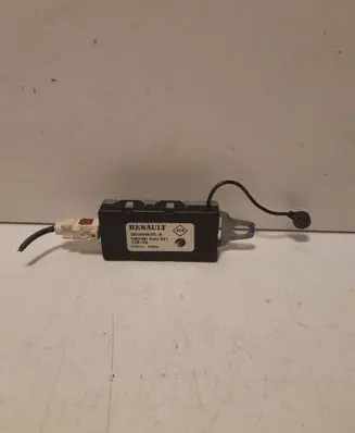 Renault Laguna III Aerial antenna amplifier 282300002R 318113 12809