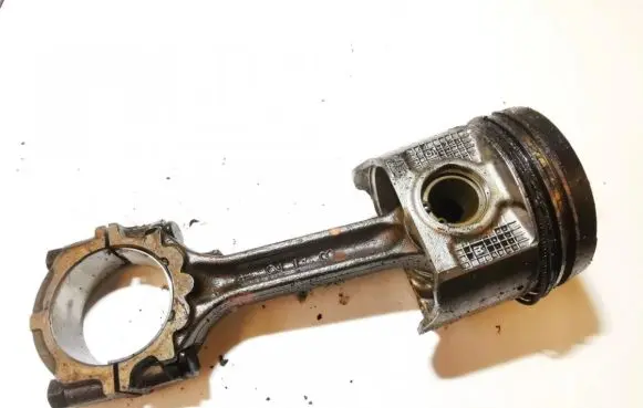 Nissan Almera Tino Piston with connecting rod
