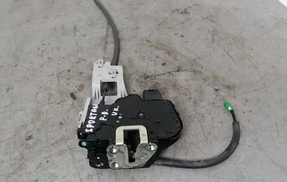 KIA Sportage Front door lock 813203U20