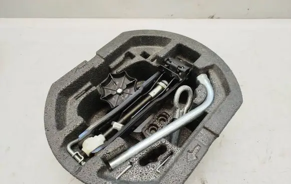 Skoda Roomster (5J) Tool set 5J7012115A