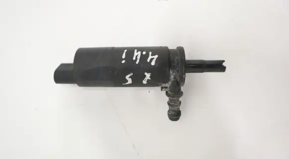 BMW 7 E38 Headlight washer pump 8377613