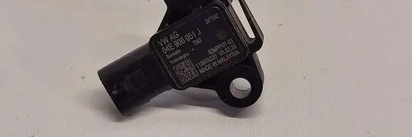 Volkswagen Tiguan Air pressure sensor 04E906051J
