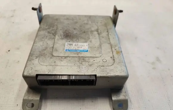 Mazda 323 Engine control unit/module Z5B518881B E2T86886M2 75B5611